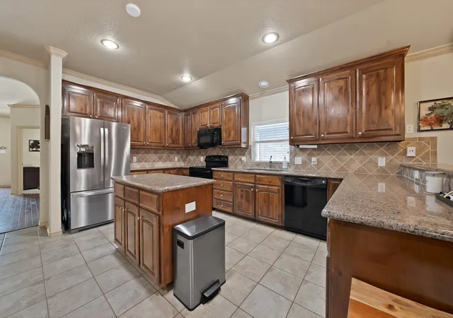 Photo 4 of Sale Pending at 1420 Melanie Trl, Midlothian, TX 76065 | MLS# 21370583 | Listing updated on 2026-09-11