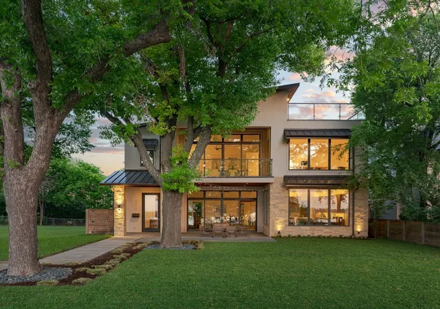 Photo 2 of Sale Pending at 9210 W Lake Highlands Dr, Dallas, TX 75218 | MLS# 21368698 | Listing updated on 2026-10-02