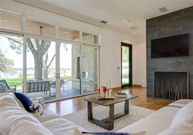 Photo 3 of Sale Pending at 9210 W Lake Highlands Dr, Dallas, TX 75218 | MLS# 21368698 | Listing updated on 2026-10-02