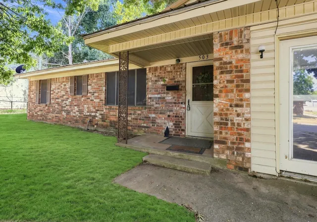 Photo 2 of Single family home for sale at 503 N College St, Whitesboro, TX 76273 | MLS# 21367840 | Listing updated on 2026-10-01