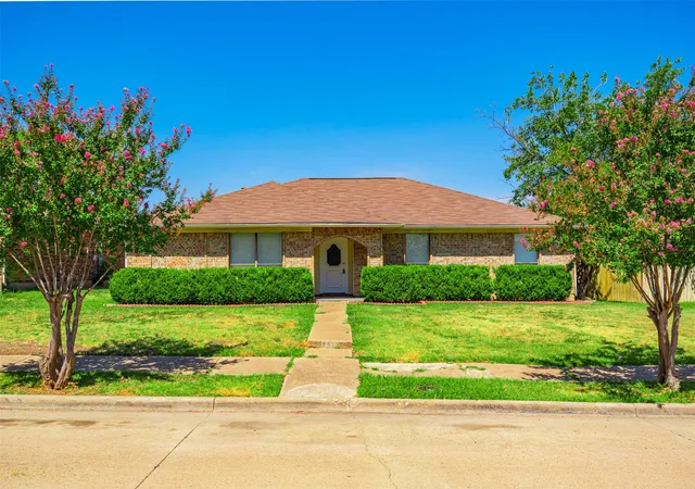 Photo 1 of Single family home for sale at 2517 Trenton Dr, Mesquite, TX 75150 | MLS# 21368734 | Listing updated on 2026-09-12