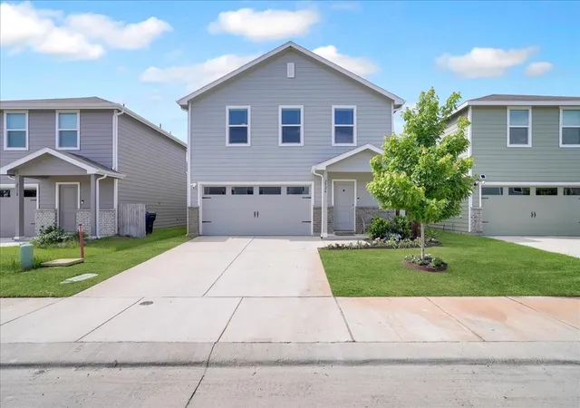 Photo 1 of Sale Pending at 2926 Lorena Jordan Rd, Dallas, TX 75212 | MLS# 21370727 | Listing updated on 2026-09-22