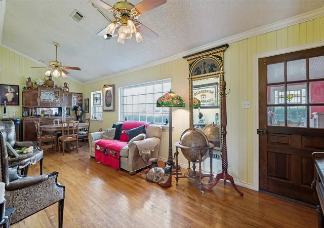 Photo 3 of Single family home for sale at 112 W Ireland Dr, Irving, TX 75062 | MLS# 21370003 | Listing updated on 2026-09-24