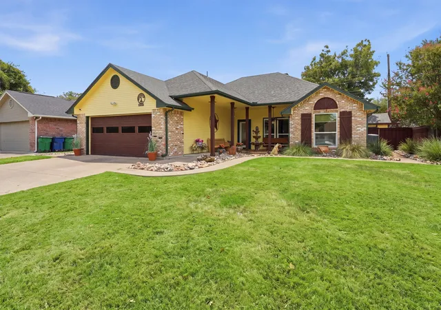 Photo 1 of Sale Pending at 215 Morene Ave, Waxahachie, TX 75165 | MLS# 21370634 | Listing updated on 2026-09-20