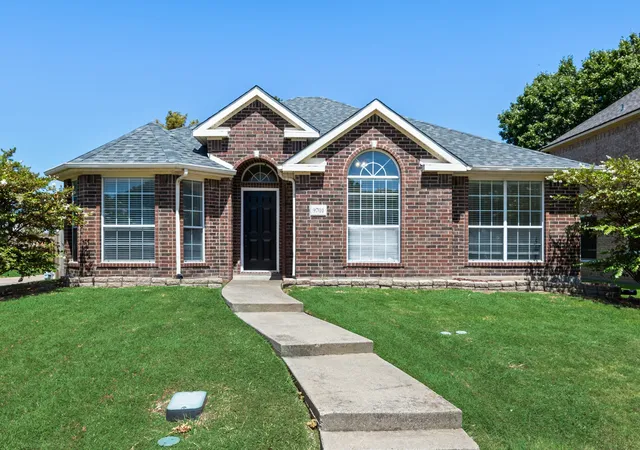 Photo 3 of Sale Pending at 9701 Rochdale Dr, Rowlett, TX 75087 | MLS# 21369767 | Listing updated on 2026-09-11
