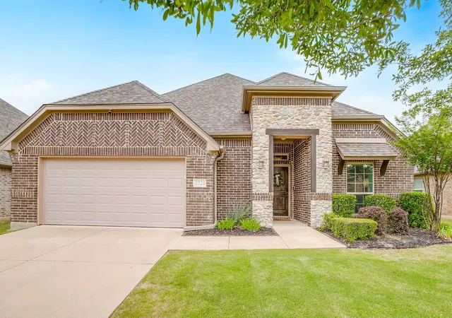 Photo 1 of Single family home for sale at 2721 Buffalo Run Dr, Burleson, TX 76028 | MLS# 21370851 | Listing updated on 2026-09-15
