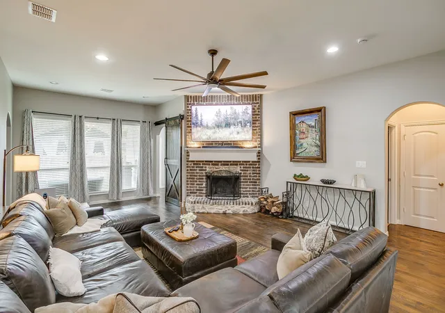 Photo 2 of Single family home for sale at 2721 Buffalo Run Dr, Burleson, TX 76028 | MLS# 21370851 | Listing updated on 2026-09-15