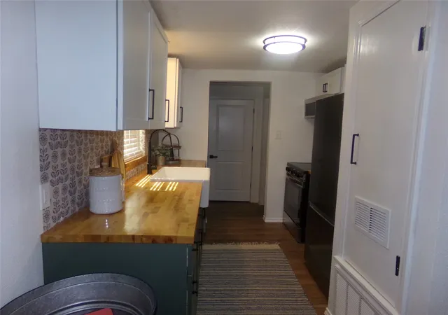 Photo 17 of Sale Pending at 1533 W 6th St, Corsicana, TX 75110 | MLS# 21369804 | Listing updated on 2026-09-13