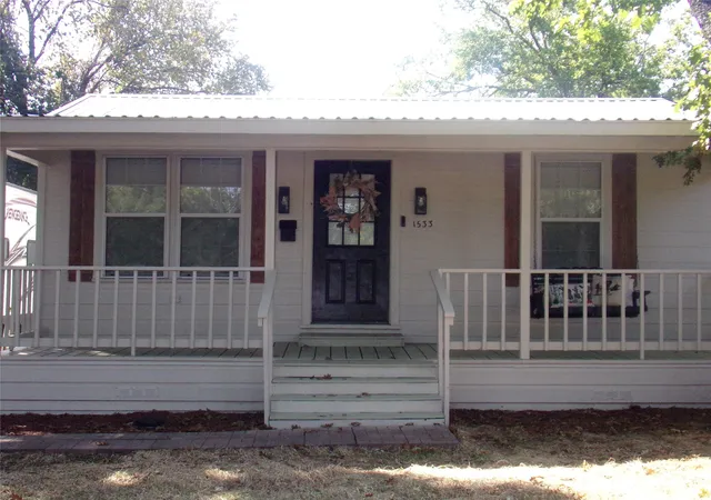 Photo 1 of Sale Pending at 1533 W 6th St, Corsicana, TX 75110 | MLS# 21369804 | Listing updated on 2026-09-13
