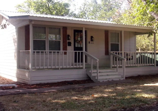 Photo 2 of Sale Pending at 1533 W 6th St, Corsicana, TX 75110 | MLS# 21369804 | Listing updated on 2026-09-13