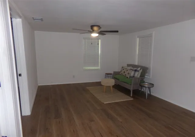 Photo 4 of Sale Pending at 1533 W 6Th St, Corsicana, TX 75110 | MLS# 21369804 | Listing updated on 2026-09-13