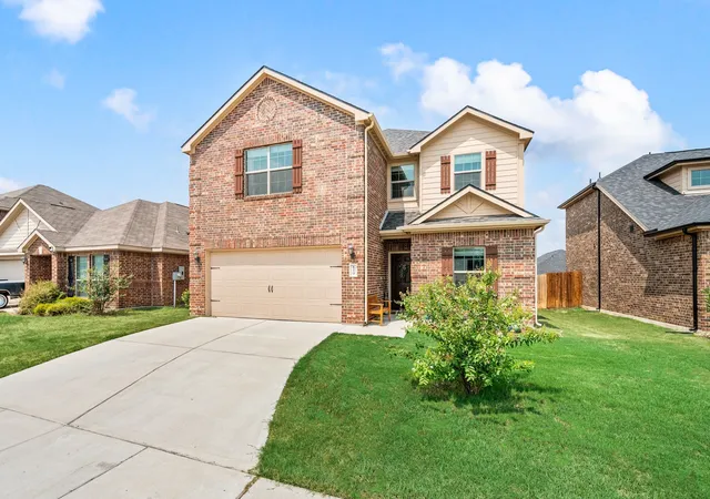 Photo 2 of Sale Pending at 119 Magnolia Dr, Sanger, TX 76266 | MLS# 21345044 | Listing updated on 2026-09-23