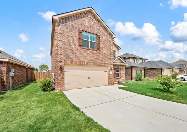 Photo 3 of Sale Pending at 119 Magnolia Dr, Sanger, TX 76266 | MLS# 21345044 | Listing updated on 2026-09-23