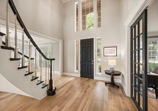 Photo 3 of Sale Pending at 807 Timbercrest Ct, Southlake, TX 76092 | MLS# 21370836 | Listing updated on 2026-09-09