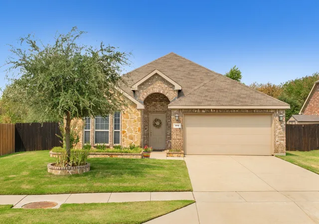 Photo 1 of Sale Pending at 502 Royal Oaks Ln, Oak Point, TX 75068 | MLS# 21366816 | Listing updated on 2026-09-15