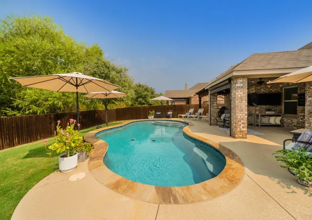 Photo 2 of Sale Pending at 502 Royal Oaks Ln, Oak Point, TX 75068 | MLS# 21366816 | Listing updated on 2026-09-15