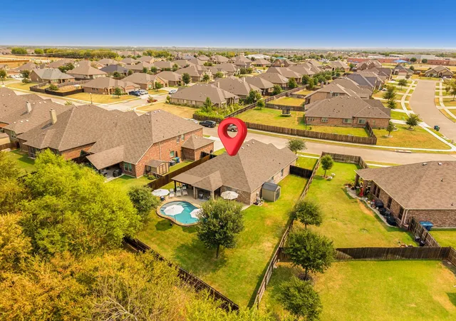 Photo 3 of Sale Pending at 502 Royal Oaks Ln, Oak Point, TX 75068 | MLS# 21366816 | Listing updated on 2026-09-15