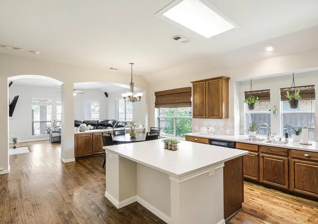 Photo 3 of Sale Pending at 11656 Creekwood Dr, Frisco, TX 75035 | MLS# 21368000 | Listing updated on 2026-09-14
