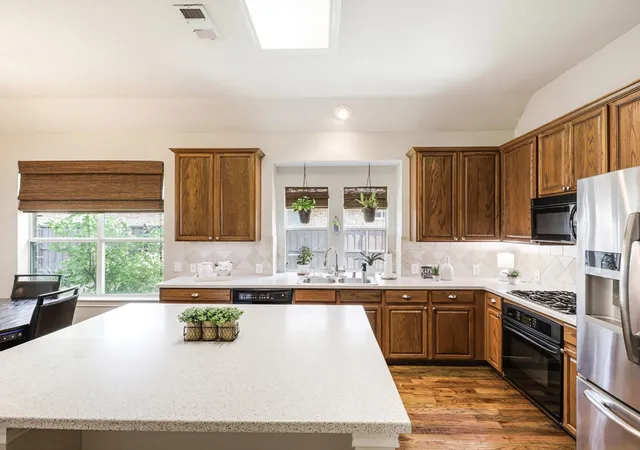 Photo 3 of Sale Pending at 11656 Creekwood Dr, Frisco, TX 75035 | MLS# 21368000 | Listing updated on 2026-09-14