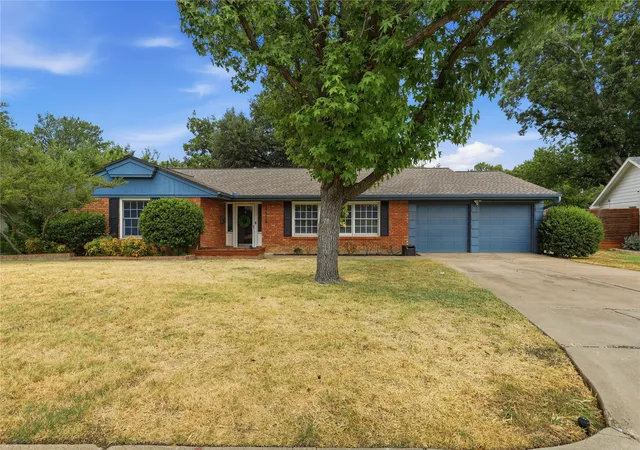 Photo 1 of Sale Pending at 4908 Vega Ct W, Fort Worth, TX 76133 | MLS# 21370215 | Listing updated on 2026-09-09