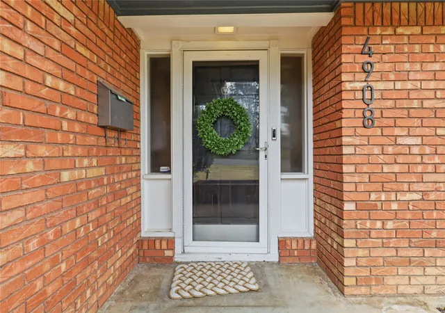 Photo 3 of Sale Pending at 4908 Vega Ct W, Fort Worth, TX 76133 | MLS# 21370215 | Listing updated on 2026-09-09