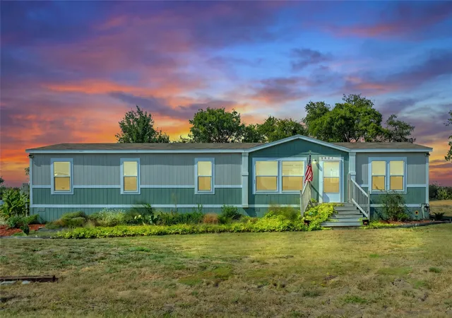 Manufactured home for sale at 5024 Dove St, Greenville, TX 75401 | MLS# 21367708