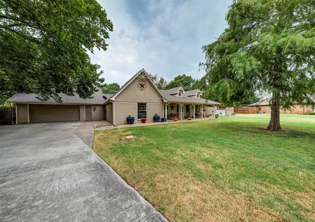 Photo 3 of Single family home for sale at 3805 Berry Hill Ct, Double Oak, TX 75028 | MLS# 21370857 | Listing updated on 2026-09-14