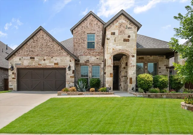 Photo 1 of Sale Pending at 10321 Colina Dr, Fort Worth, TX 76126 | MLS# 21369897 | Listing updated on 2026-09-11