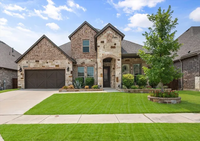 Photo 2 of Sale Pending at 10321 Colina Dr, Fort Worth, TX 76126 | MLS# 21369897 | Listing updated on 2026-09-11
