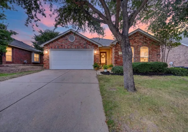 Photo 1 of Single family home for sale at 6040 Walleye Dr, Fort Worth, TX 76179 | MLS# 21367291 | Listing updated on 2026-09-26