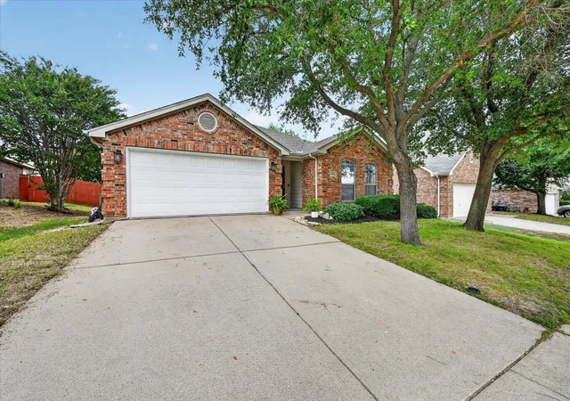 Photo 3 of Single family home for sale at 6040 Walleye Dr, Fort Worth, TX 76179 | MLS# 21367291 | Listing updated on 2026-09-26