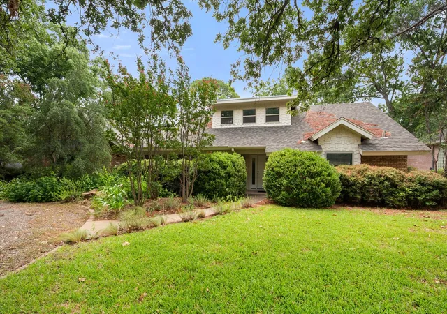 Photo 2 of Single family home for sale at 623 N Bowen Rd, Arlington, TX 76012 | MLS# 21370654 | Listing updated on 2026-09-13