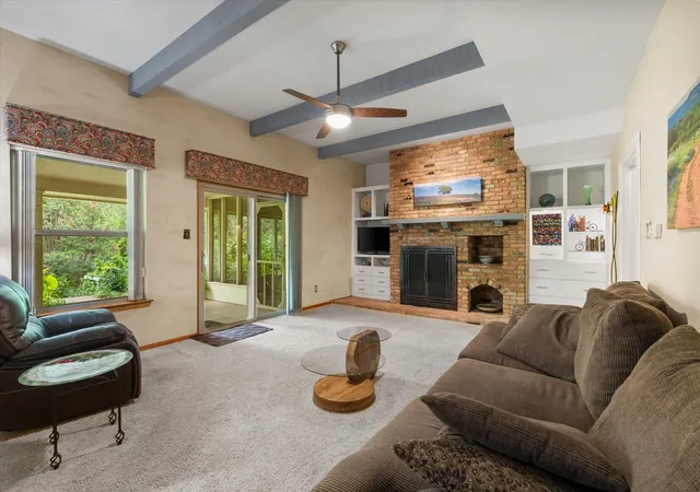 Photo 4 of Single family home for sale at 623 N Bowen Rd, Arlington, TX 76012 | MLS# 21370654 | Listing updated on 2026-09-13