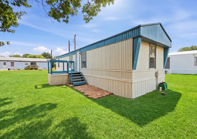 Manufactured home for sale at 904 Flamingo Rd, Granbury, TX 76049 | MLS# 21371065