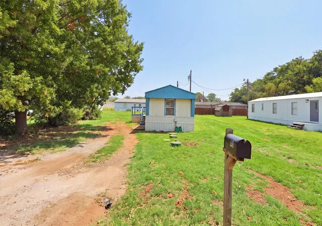 Photo 2 of Manufactured home for sale at 904 Flamingo Rd, Granbury, TX 76049 | MLS# 21371065 | Listing updated on 2026-09-30