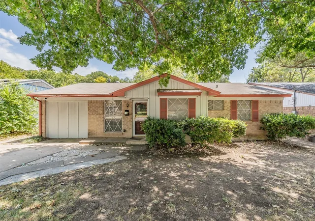Photo 1 of Single family home for sale at 1346 Winding Trl, Duncanville, TX 75116 | MLS# 21371083 | Listing updated on 2026-10-01