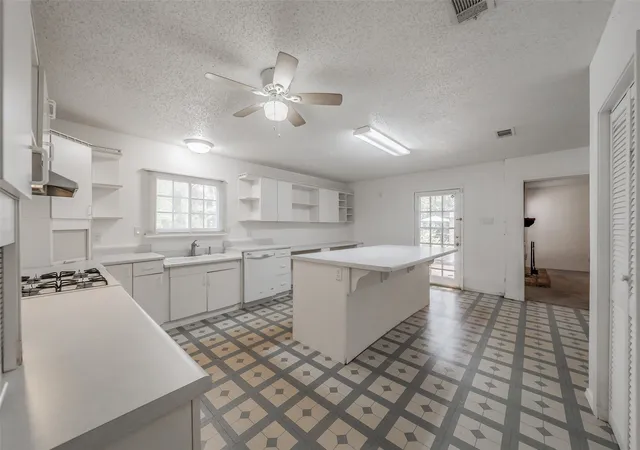 Photo 2 of Single family home for sale at 1346 Winding Trl, Duncanville, TX 75116 | MLS# 21371083 | Listing updated on 2026-10-20