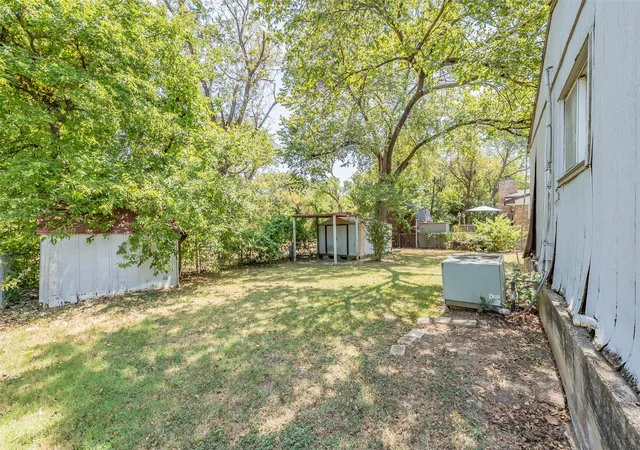 Photo 4 of Single family home for sale at 1346 Winding Trl, Duncanville, TX 75116 | MLS# 21371083 | Listing updated on 2026-10-20