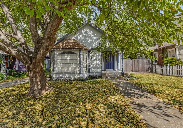 Photo 1 of Single family home for sale at 5715 Victor St, Dallas, TX 75214 | MLS# 21361238 | Listing updated on 2026-09-15