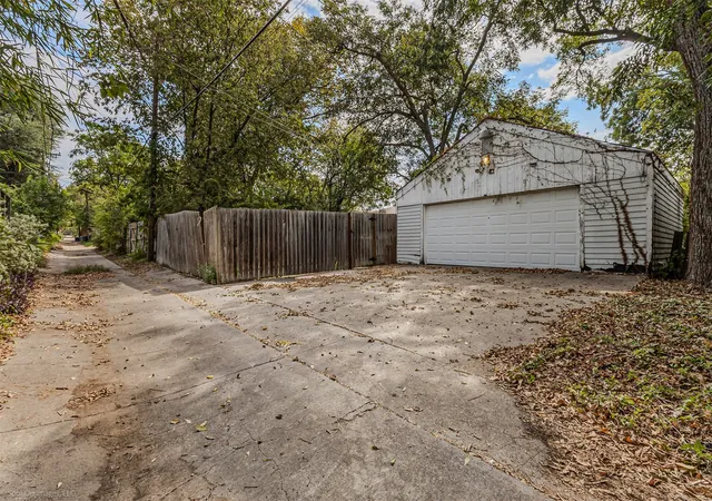 Photo 27 of Single family home for sale at 5715 Victor St, Dallas, TX 75214 | MLS# 21361238 | Listing updated on 2026-09-30