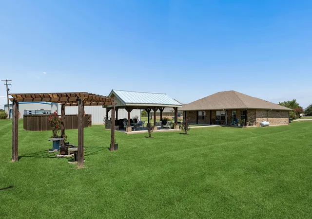 Photo 4 of Single family home for sale at 206 King George Wy, Ponder, TX 76259 | MLS# 21369803 | Listing updated on 2026-09-15