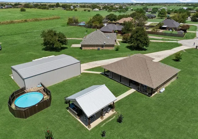 Photo 1 of Single family home for sale at 206 King George Wy, Ponder, TX 76259 | MLS# 21369803 | Listing updated on 2026-10-19