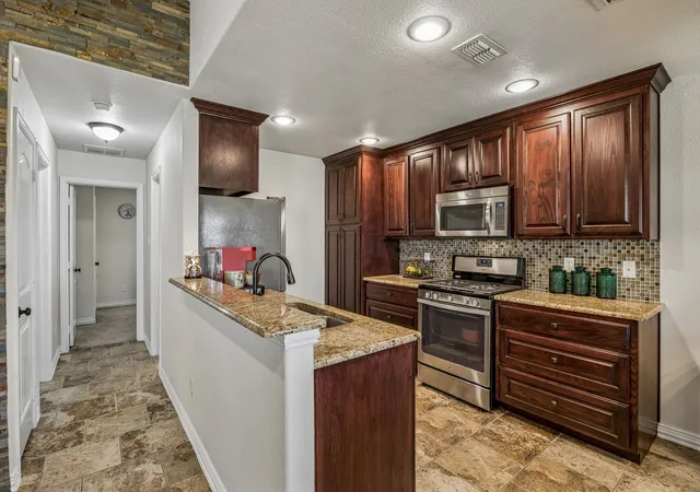 Photo 3 of Single family home for sale at 206 King George Wy, Ponder, TX 76259 | MLS# 21369803 | Listing updated on 2026-09-15