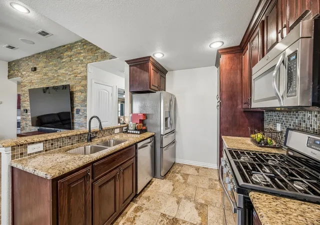 Photo 3 of Single family home for sale at 206 King George Wy, Ponder, TX 76259 | MLS# 21369803 | Listing updated on 2026-09-15