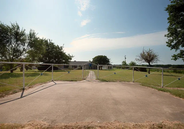Photo 1 of Single family home for sale at 6883 County Road 4098, Kaufman, TX 75142 | MLS# 21370870 | Listing updated on 2026-10-01