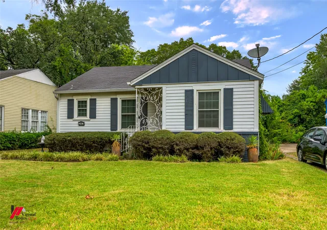 Photo 3 of Single family home for sale at 262 E Slattery Blvd, Shreveport, LA 71104 | MLS# 21371147 | Listing updated on 2026-09-10