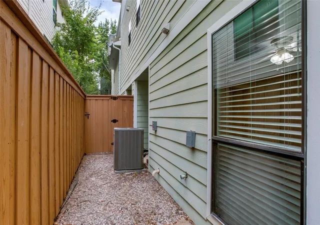 Photo 34 of Condo for sale at 2415 Stutz Dr #C, Dallas, TX 75235 | MLS# 21370318 | Listing updated on 2026-10-01