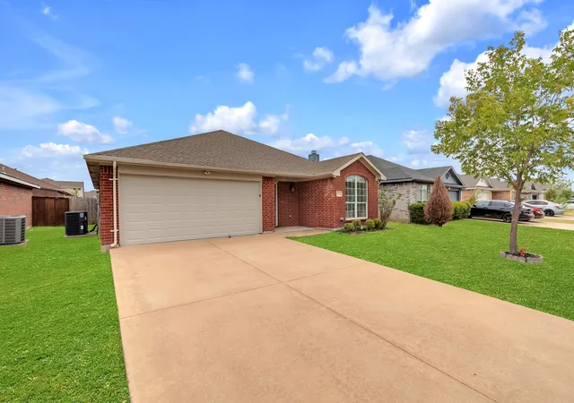 Photo 2 of Single family home for sale at 1039 Caliente Dr, Grand Prairie, TX 75051 | MLS# 21367356 | Listing updated on 2026-09-14