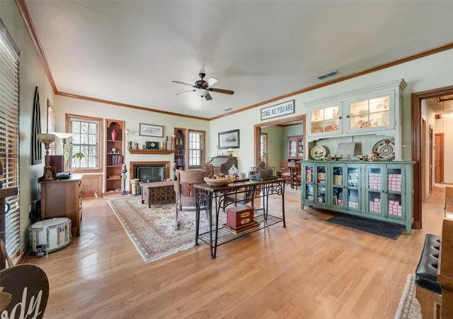 Photo 2 of Single family home for sale at 233 E High St, Wills Point, TX 75169 | MLS# 21370719 | Listing updated on 2026-10-06