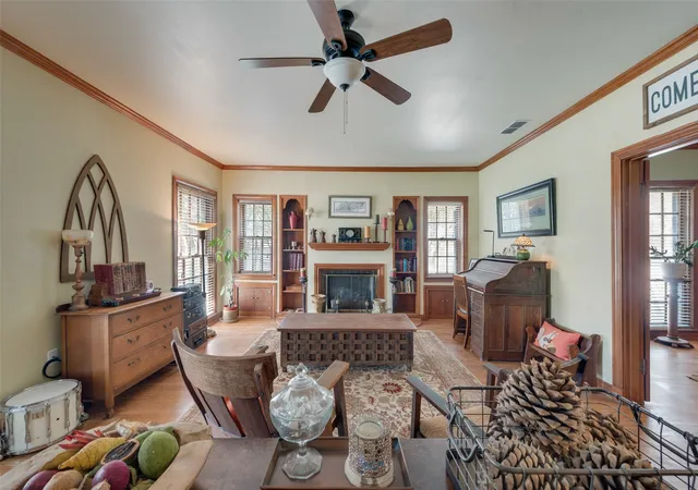 Photo 3 of Single family home for sale at 233 E High St, Wills Point, TX 75169 | MLS# 21370719 | Listing updated on 2026-10-06